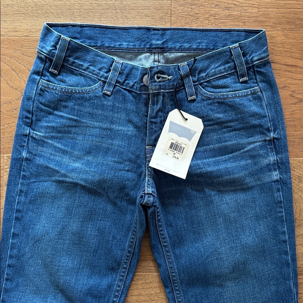 NWT Levi's Women's Straight Leg Blue Jeans Back Seam - Picture 2 of 5